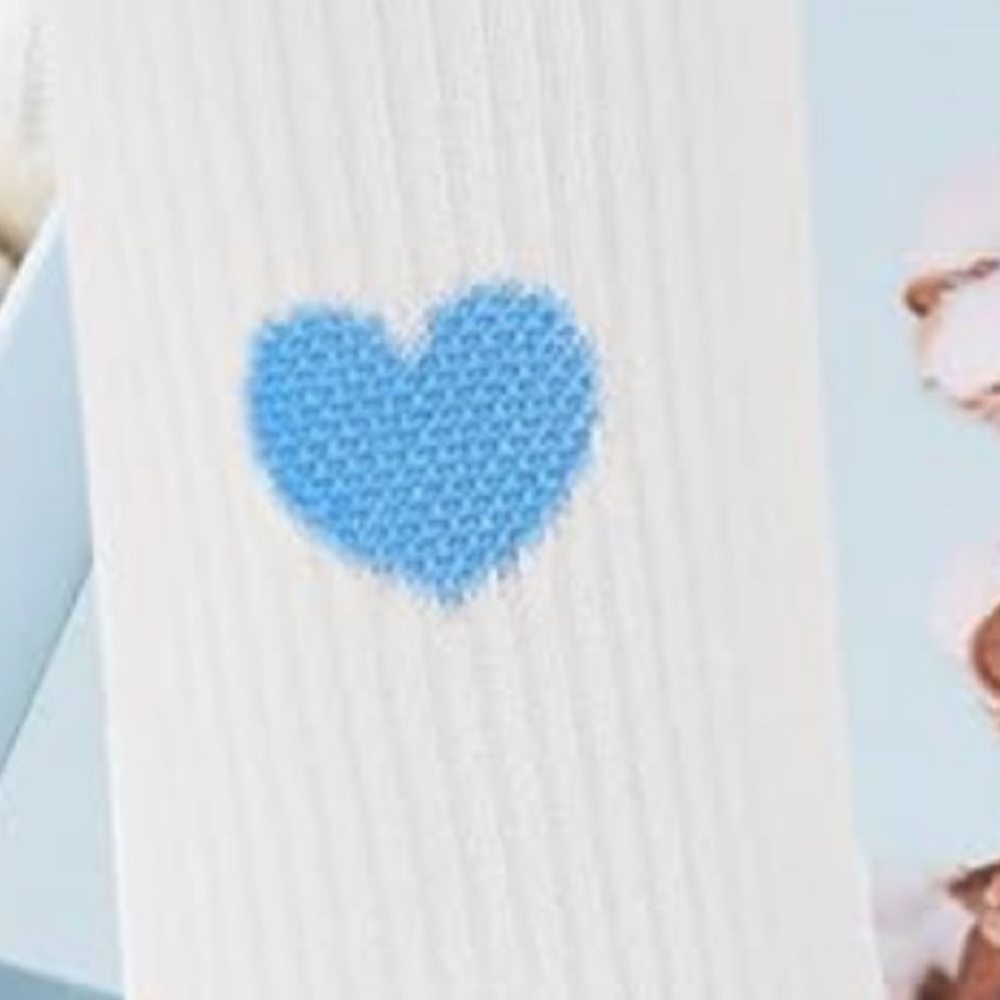 Cute Cotton Crew Athletic Socks - Ankle High, Novelty Fun Heart Design! - Picture 6 of 7